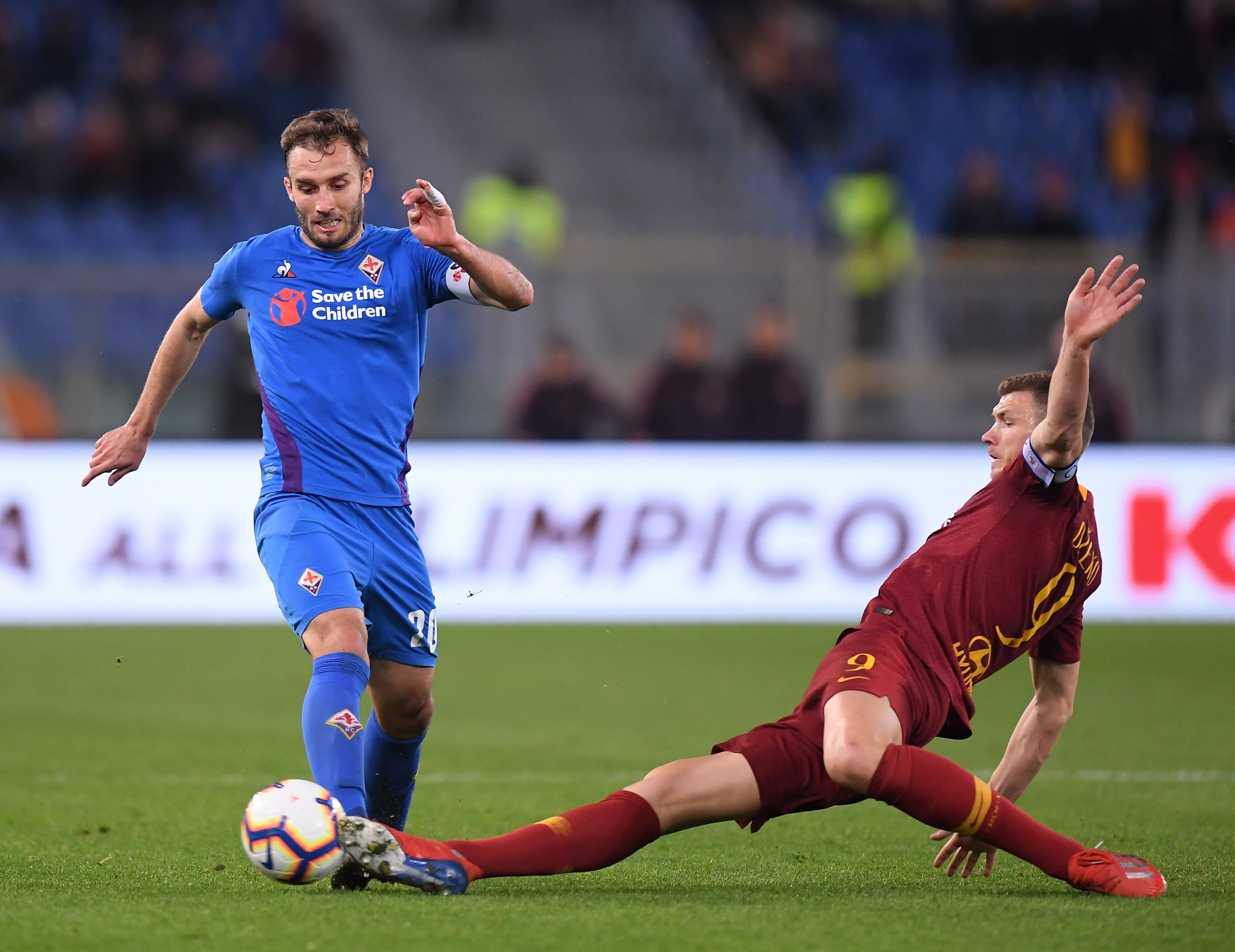 明年征战中超？黄希扬：没考虑那么多，得跟铜梁龙进一步沟通（明年踢中超？黄希扬：暂未多想，仍需与铜梁龙进一步沟通）