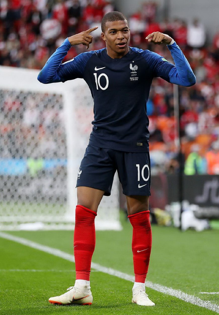 国乒8比1横扫日本队实现三连冠，林诗栋2-1胜张本智和哽咽致谢（国乒8-1大胜日本豪取三连冠，林诗栋2-1力克张本智和赛后哽咽致谢）