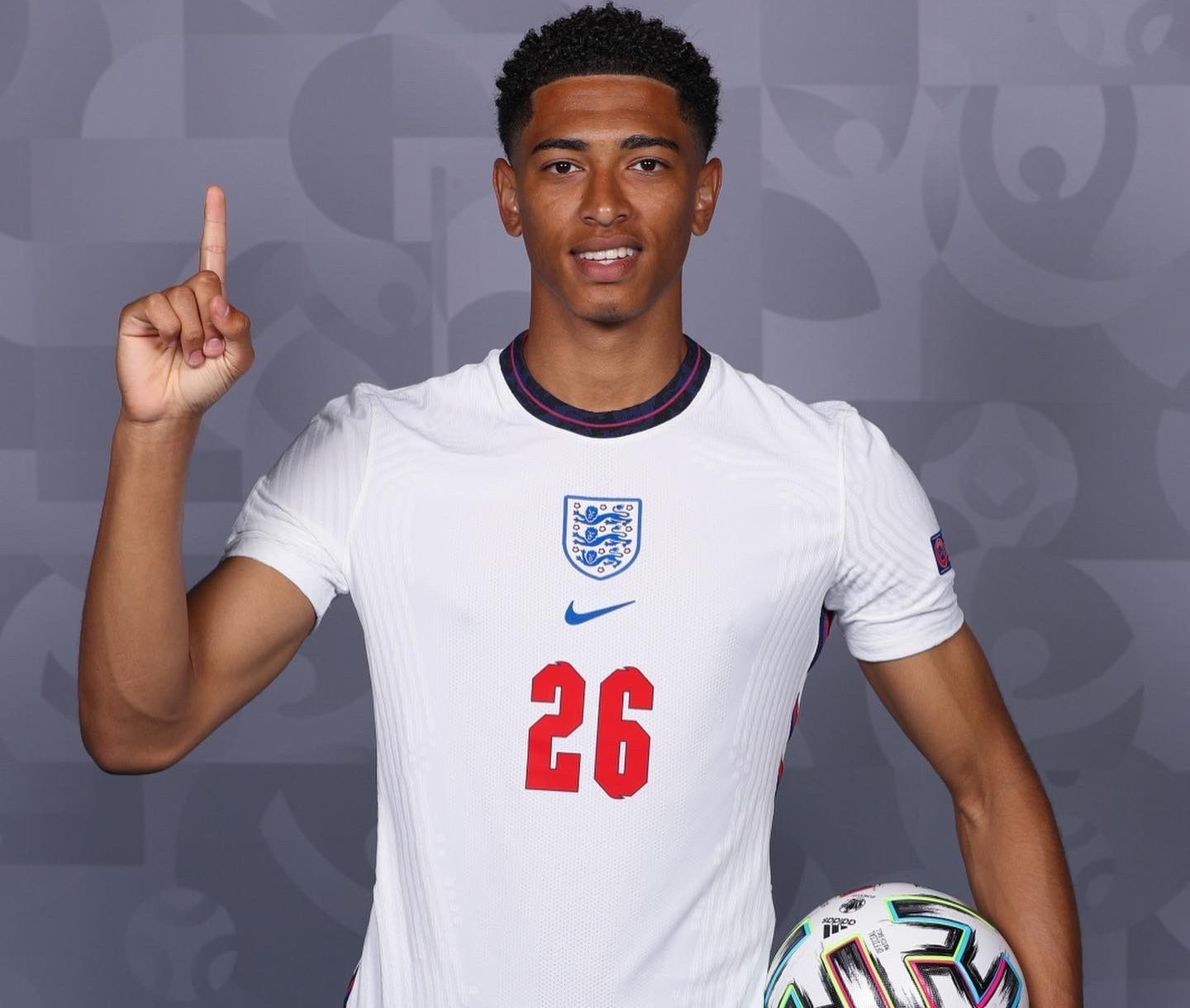 意媒：那不勒斯、米兰、曼城、巴萨关注乌迪内斯中场阿蒂尔（意媒：巴萨、曼城、米兰和那不勒斯均有意引进乌迪内斯中场阿蒂尔）