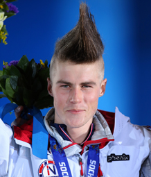 勒沃库森客场3-1狼堡，蒂尔曼传射，霍夫曼、塔普索巴建功（勒沃库森做客3比1力克狼堡，蒂尔曼传射，霍夫曼与塔普索巴破门）