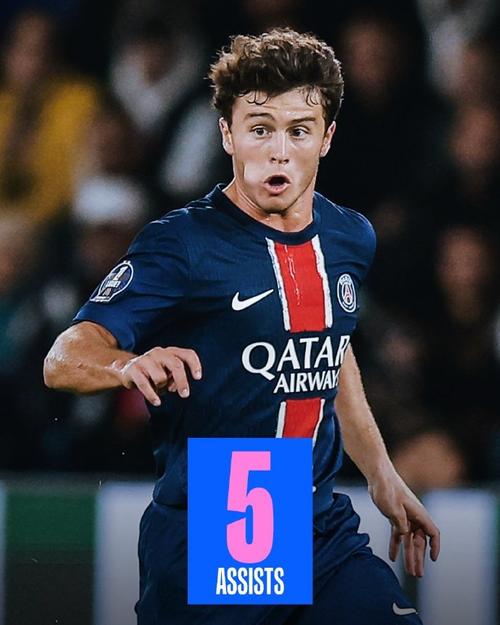 及时救难！对手疑晕厥，汉堡小将武斯科维奇迅速将其舌头拔出（赛场惊险一刻：对手疑似昏厥，汉堡新星武斯科维奇迅速托舌防窒息）