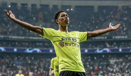 王曼昱3-8逆转后再轰11-2，梁靖崑痛失好局吞首败，国乒8-2法国（王曼昱3-8翻盘再轰11-2，梁靖崑好局不保遭首败，国乒8-2力克法国）