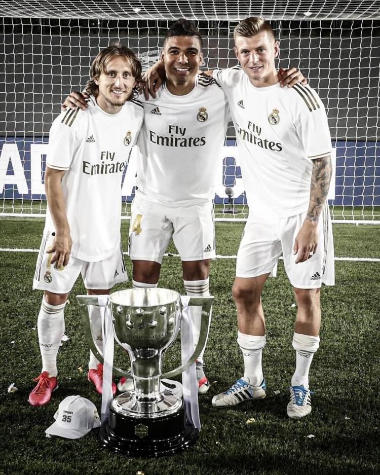 拜仁莱万梅开二度战胜门兴（莱万梅开二度助拜仁力克门兴）