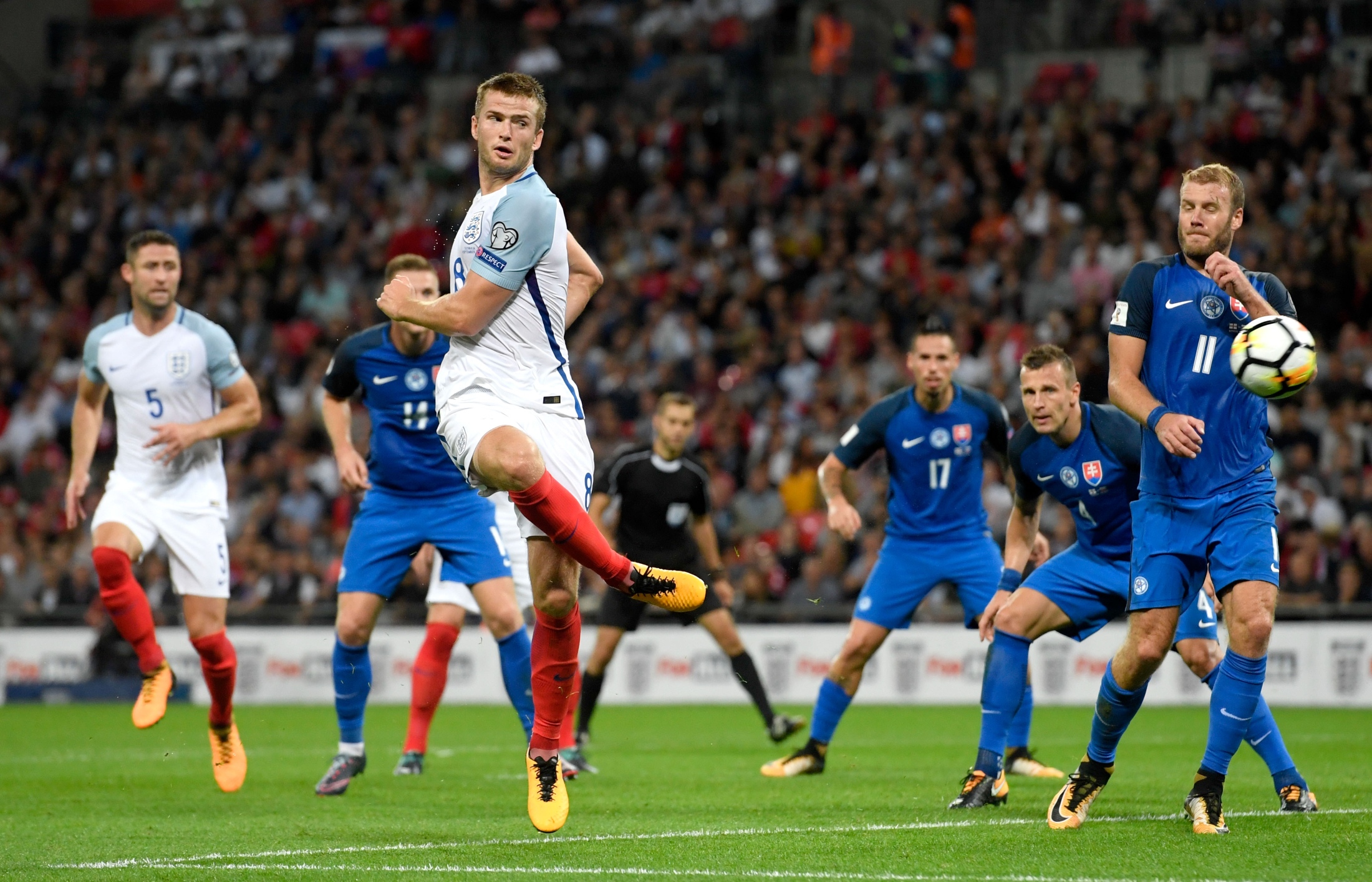 皇马战术转型阵痛！惨遭马竞5-2血洗 阿隆索理念遭遇现实困境（皇马战术变革阵痛期：5-2惨负马竞，阿隆索理念遭遇现实考验）