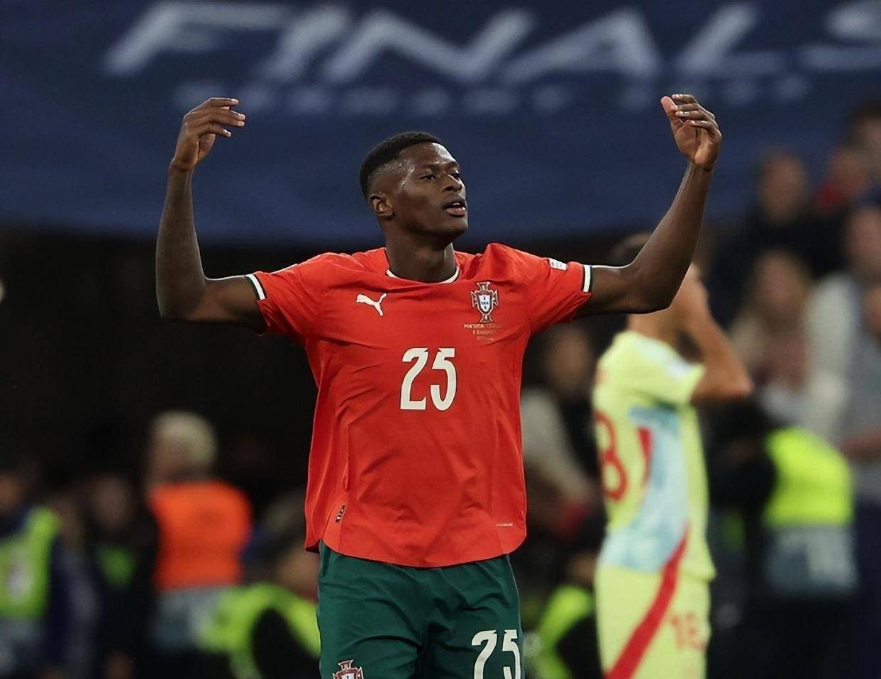 官方：库拉索主帅艾德沃卡特因家庭原因离队，无缘对阵牙买加（官方通报：库拉索主帅艾德沃卡特因家庭事务离队，缺席对牙买加一战）