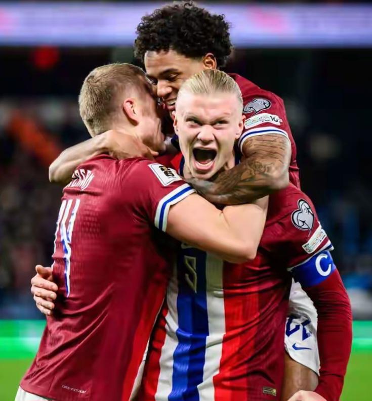 扛起老鹰进攻！亚历山大-沃克半场高效20分带队追分（亚历山大-沃克半场轰20分，领衔老鹰展开追分潮）