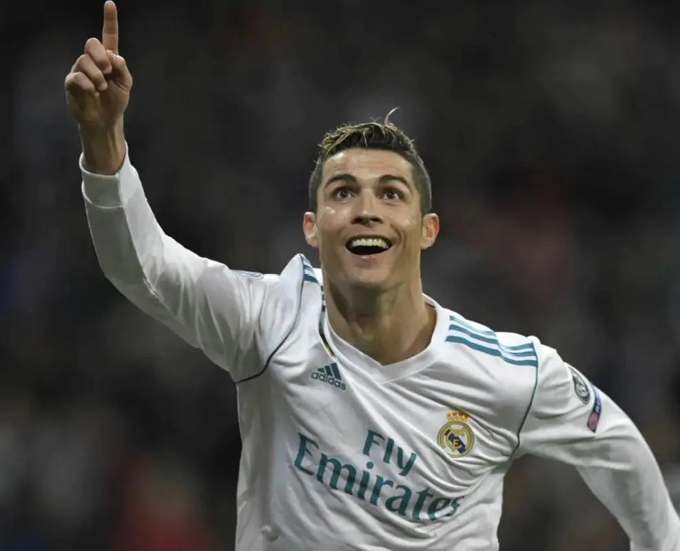 足球世界杯再次出现误判，慢镜头疯传（世界杯再现疑似误判，慢镜头刷屏网络）