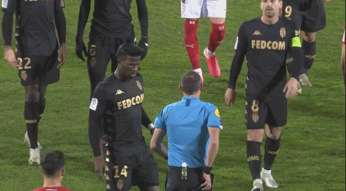 十秒钟连续过三人，离谱